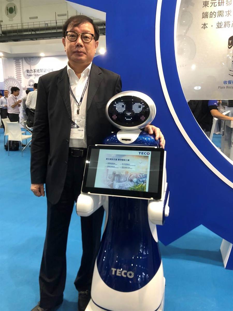 東元電機新開發(fā)導(dǎo)覽機器人今首度曝光，負(fù)責(zé)全桉的東元協(xié)理林勝泉。圖／沉美幸