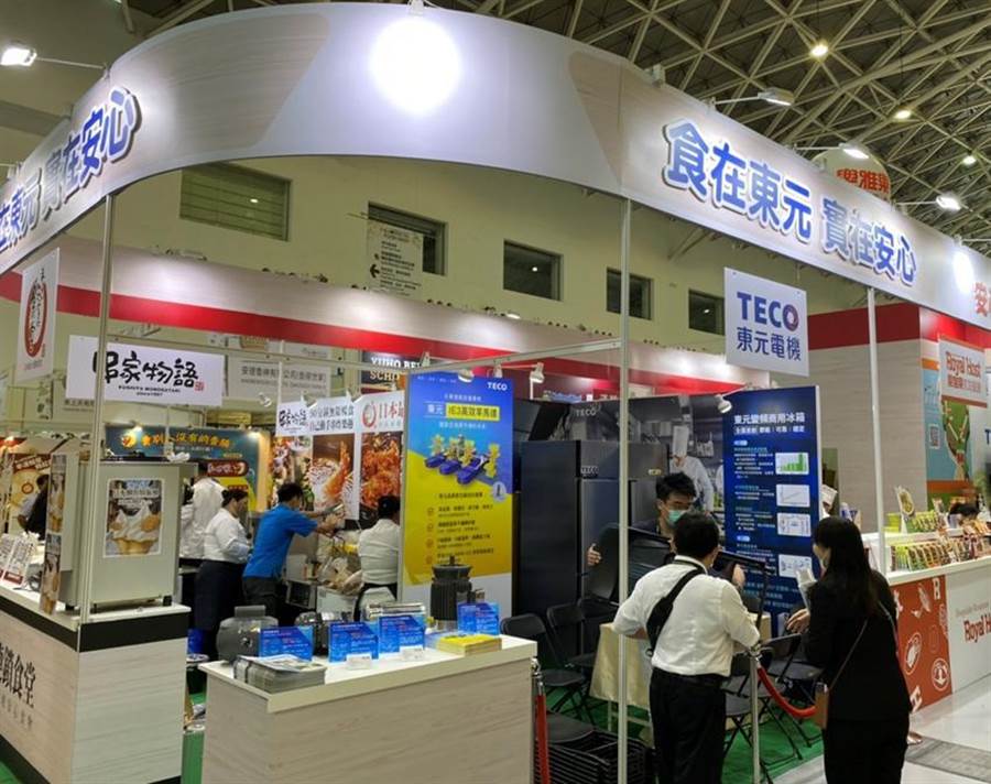 （東元首度以馬達及變頻商用冰箱，與東元集團餐飲事業(yè)攜手參加2020高雄國際食品展，也展出多種應(yīng)用于食品機械設(shè)備的不鏽鋼馬達、鑄鐵殼馬達及單相鐵板殼馬達。圖／東元集團提供）&#xD;&#xA;